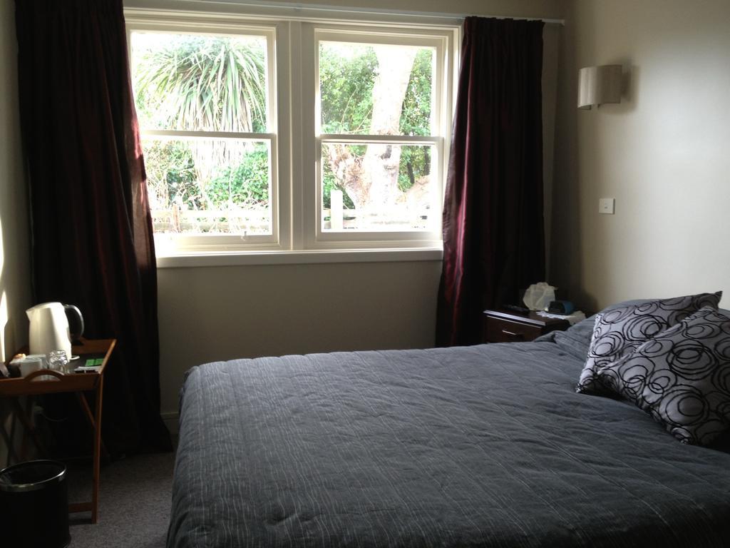 Lovett Lodge Invercargill Room photo