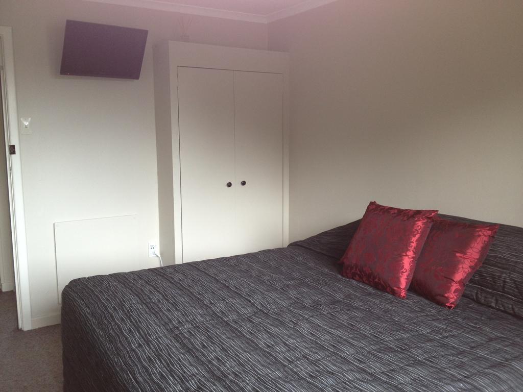 Lovett Lodge Invercargill Room photo